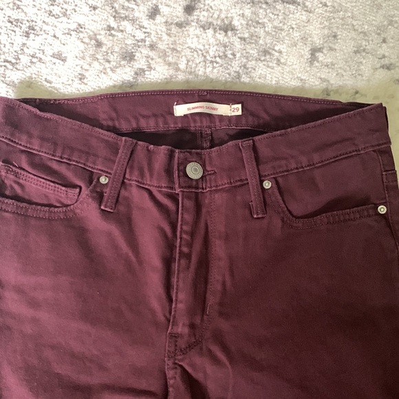 EUC Levi’s purple slimming skinny jeans - Picture 4 of 5